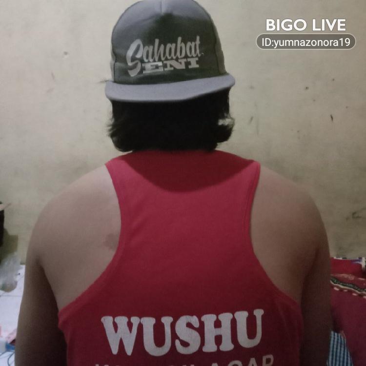 anwar_choerul's tweet photo. Masuk dan nonton LIVE 🦇Ä¥Äh ¥Úmñå🦇 di #BIGOLIVE: #music SENI ITU MAHAL  #Jogjaregency
https://t.co/4g82A6ZjmO https://t.co/DHGiG6NFxE