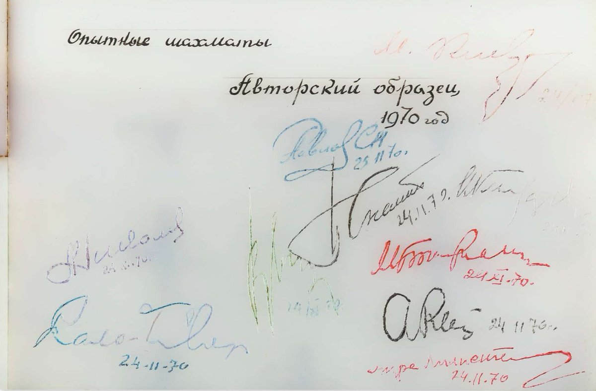 This chess board, signed by the two cosmonauts as well as Boris Spassky (at that time the world champion), Mikhail Botvinnik, Igor Bondarevsky, Alexander Kotov, Salo Flohr, and Mira Liliental, was sold by  @Sothebys in 2018 for $1.250.