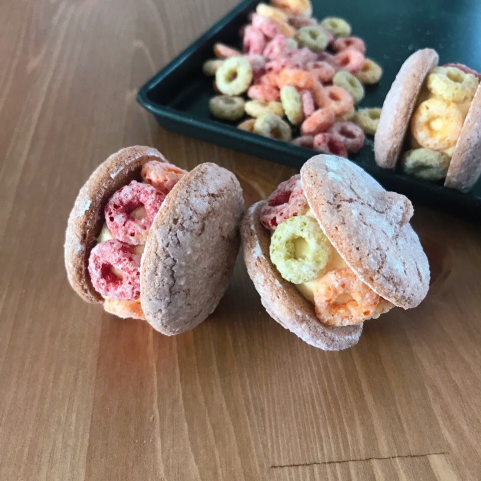 yebbi0's tweet photo. 영양사의 홈베이킹!
밀가루가 들어가지 않은 no밀가루 베이킹
100%아몬드가루로 만든 건강한 다쿠롱
바삭고소씨리얼우유다쿠롱 : ) 
🌙insta : yebbi_baking
🌙youtube : https://t.co/fu45aKf6cn
#다쿠아즈 #마카롱 #마쿠아�� #구움과자 #레시피 https://t.co/wVkTjd3nGx