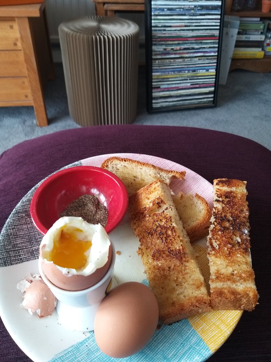 gletherby's tweet photo. #MyEaster I decorated some eggs for two friends also in self-isolation and ate my eggs with the bread they made for me. We leave each other stuff on the stairs to my flat and chat a little; them in the carpark, me leaning out the window ❤ #LockdownLife https://t.co/fGZJYzBVej