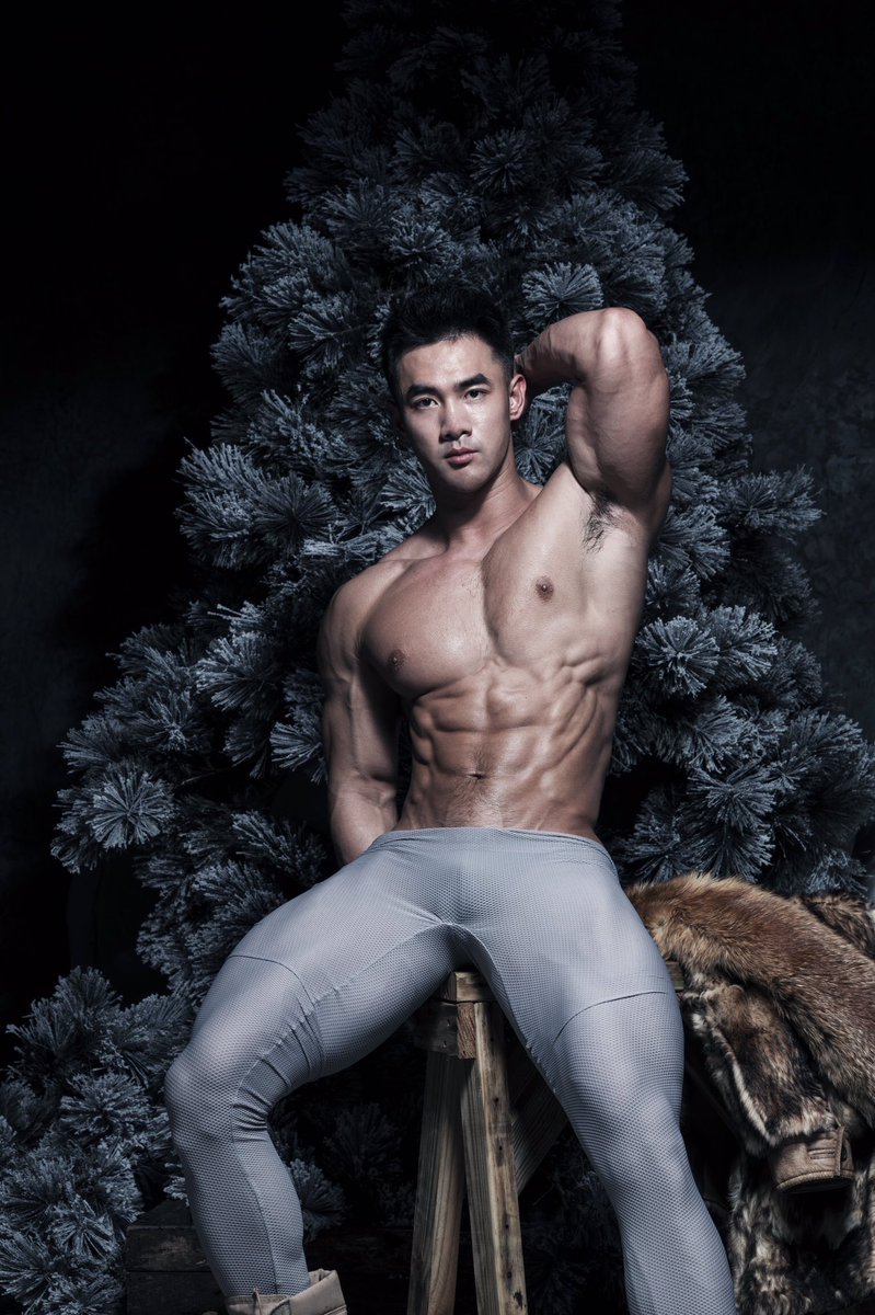 FoxxMag's tweet photo. สืบเนื่องจาก มีคนขอซื้อกางเกงนายแบบที่ยังไม่ต้องซัก ขอแบบมีน้ำแตกด้วย 🤤

เงี่ยนแหละ ดูออก 👅👅💦💦💦
@hunt_magazine https://t.co/PvqcdZkzcW