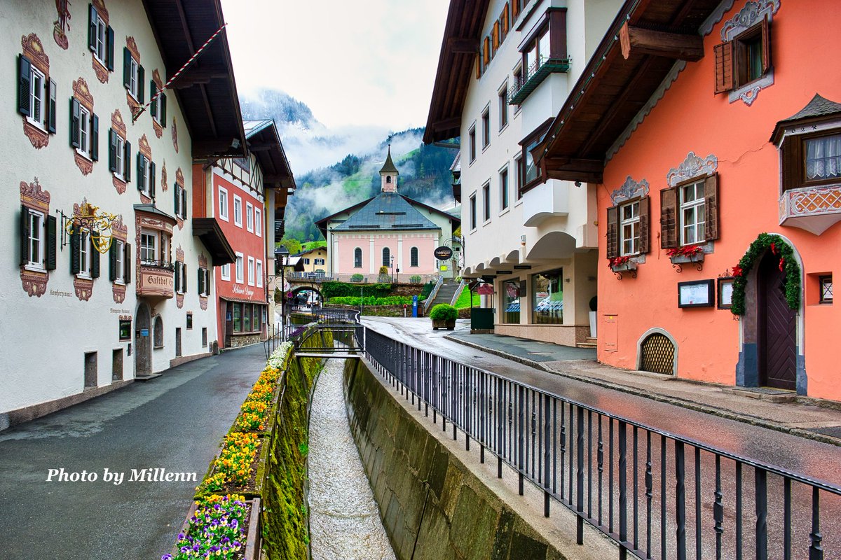 Beautiful town of Kitzbuhel, Austria 🇦🇹, Year ago

#austria #travel #tirol #tyrol #alps #alpen #kitzbuhel #citylandscape #city #landscape #cityphotography #cityscape #osterreich #streetphotography #landscapephotography #street #millenn #nikon #nikond5200 #nikonphotography