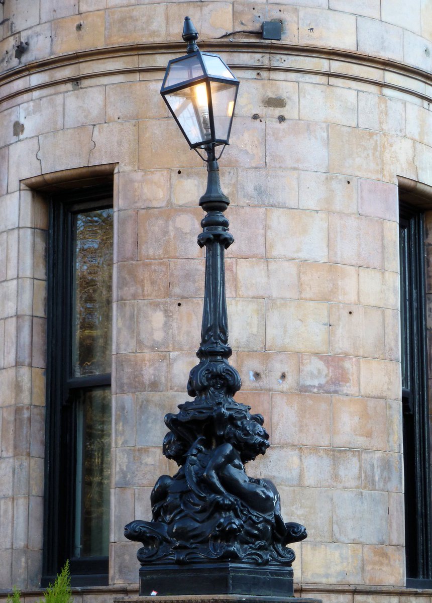 Gaslight of the Day, No.11 [Russell Square]