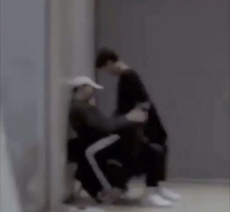 ncthells__'s tweet image. dotae, markhyuck found dead