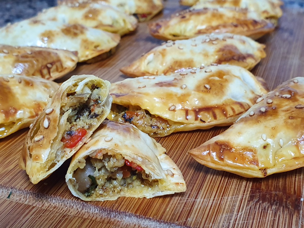 Vamos con una receta de verduritas y sencilla de hacer en casa. Las empanadillas veggie de <a href="/vicentesenabre/">El Chef Mediterráneo</a> para los gáudaros confinados.

bit.ly/2V2qp40