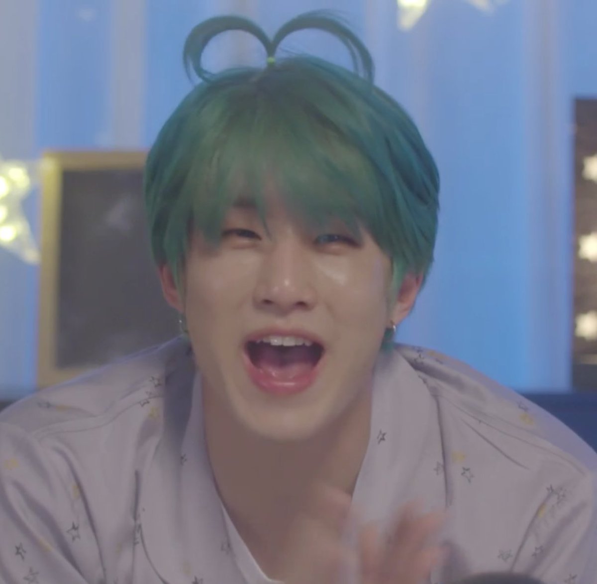 Park Jinwoo or Jinjin green hair an important and necessary thread