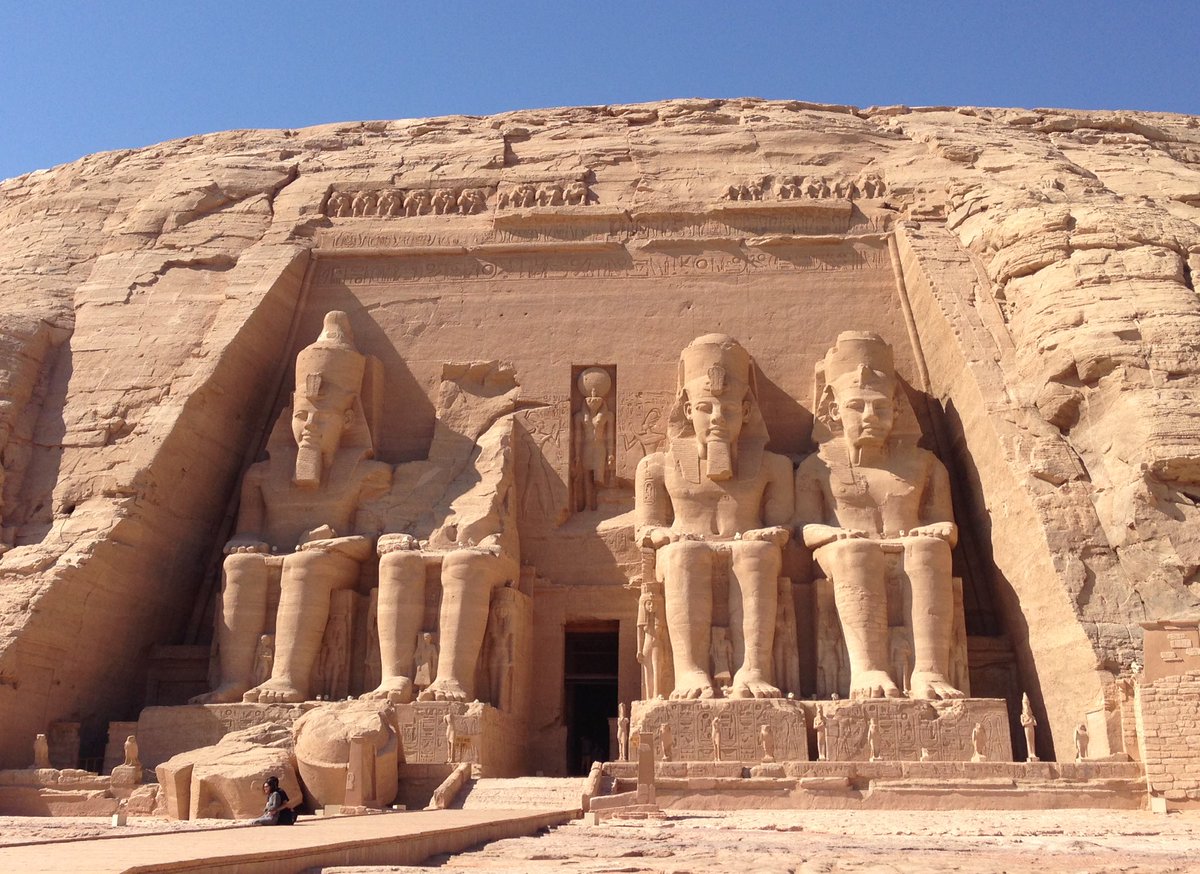 カフェバグダッド エジプトは 国自体が昼も夜も開いている巨大な博物館 夜のルクソール神殿 朝のコムオンボ神殿 午後のエドフの遺跡 ルクソールからアスワンまでをクルーズ船に乗りながら古代エジプトの宝をめぐる旅 事態が終息して 再びそんな日が