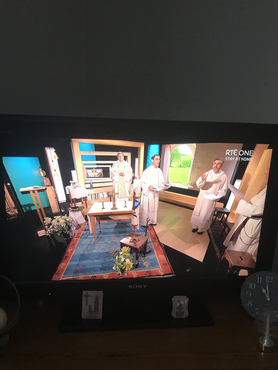 Beautiful Mass this Easter Sunday from Dominican Priory, Paris  🇫🇷 Thanks to ⁦⁦<a href="/RTEOne/">RTÉ One</a>⁩ for broadcasting it.  ⁦<a href="/DominicanSrsCab/">Dominican Sisters</a>⁩ 🙏🙏