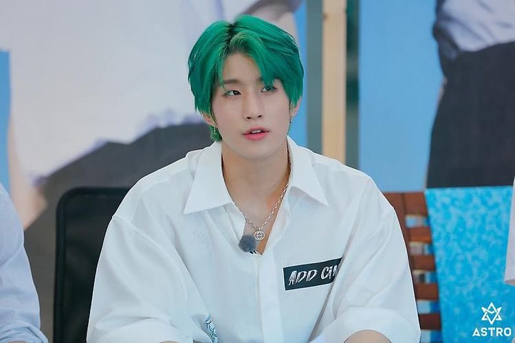 Park Jinwoo or Jinjin green hair an important and necessary thread