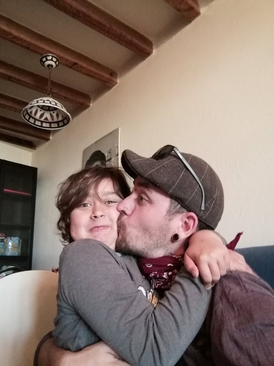 SEsbozo's tweet photo. Tenerte en casa me devuelve la vida. ❤️❤️❤️
#amordepadre #orgullodepadre #papifeliz https://t.co/qjdZRuX5dw