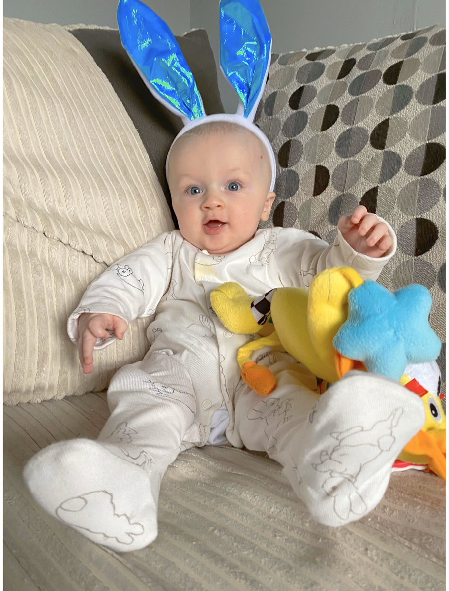 EmilyAn18's tweet photo. Happy Easter🐣🐰 https://t.co/7PrfoCO5ff