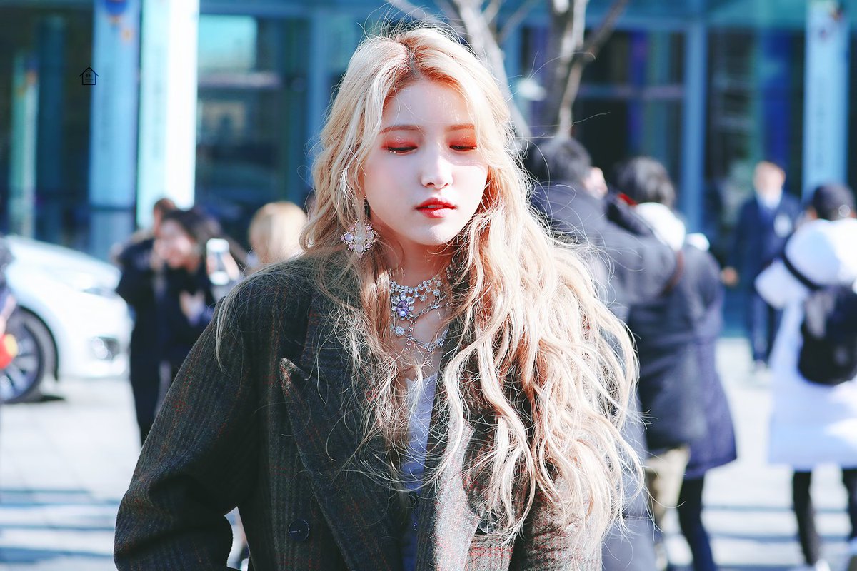 190125

A beautiful girl walked into your life. You fell in love.

#여자친구소원 #소원 #SOWON #ソウォン #여자친구 #GFRIEND <a href="/GFRDofficial/">여자친구 GFRIEND</a>