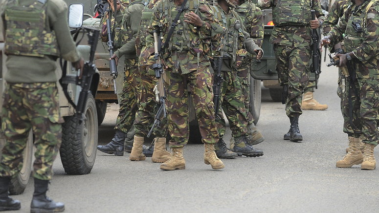 UzalendoNews_KE's tweet photo. Senior KDF soldier and a magistrate were arrested partying, for violating the Health Act ------- https://t.co/qGNUwxKjxQ 
.
#Stayme #KomeshaCorona https://t.co/r8LGOiGF6M