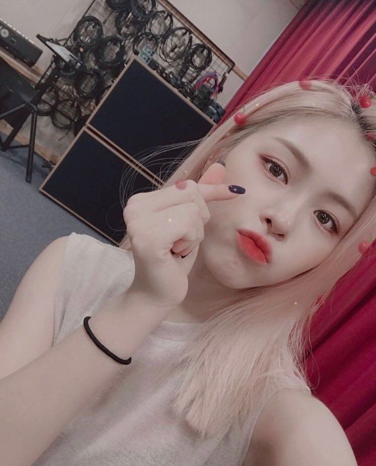 ryujinllin's tweet photo. Pindah lapak gaes wkwkwk 
Mutualan? Rt
Fambest? Rep/dm aja ya 
Butuh fambest sebanyak2nya

#roleplayerindonesia #roleplayer #roleplayerkpop #RoleplayIndonesia https://t.co/JlWlFt5cEJ