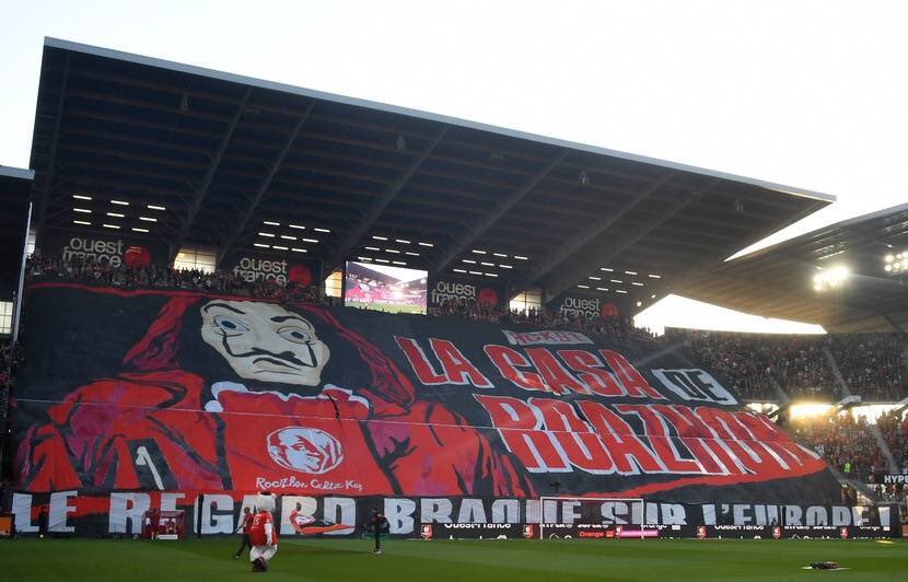 9. Mei 2018 - Penyokong Rennes dalam Liga Perancis mengilhami tifo gergasi La Casa de Papel atau Money Heist di Stadium Roazhon Park.
