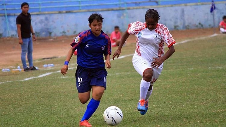 Shevaimutt's tweet photo. Jangan biarkan orang lain menjatuhkanmu untuk mencapai impianmu.
_
#fanssevaimutt10 #semutfans #aremafcwomen https://t.co/oAll9lyxeW