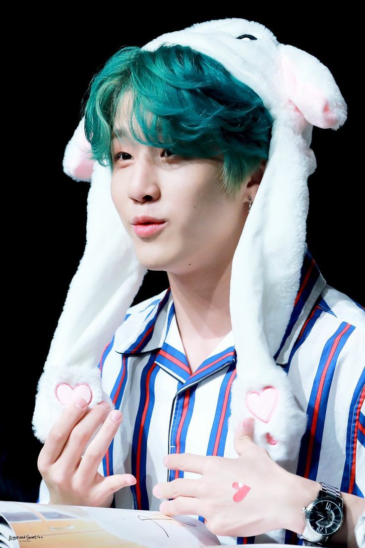 Park Jinwoo or Jinjin green hair an important and necessary thread