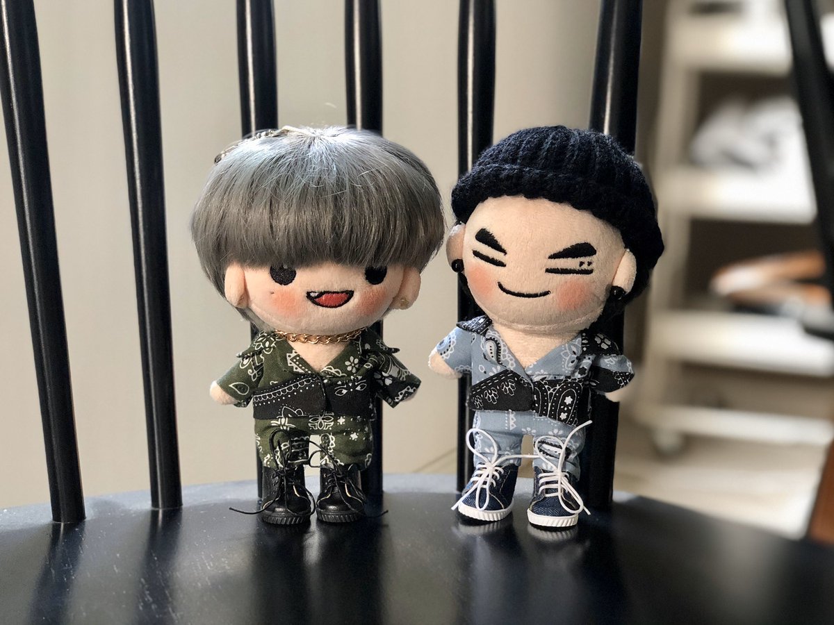 DefPointS's tweet photo. 🐻:โหหพิคาบอมพ่กเรากะหล่อยันเงาเลย
💣:ไม่หล่อธรรดา i am sexyyyyy~

//อยู่บ้านนานๆกลัวสาวจะคิดถึงคับ 
พิรู้....ว่าพิมันหล่อ....😂💙💜
____
#Archdollstudio
#StudioCabom #เล่นกับชัคกี้ https://t.co/xzHdYDRf46