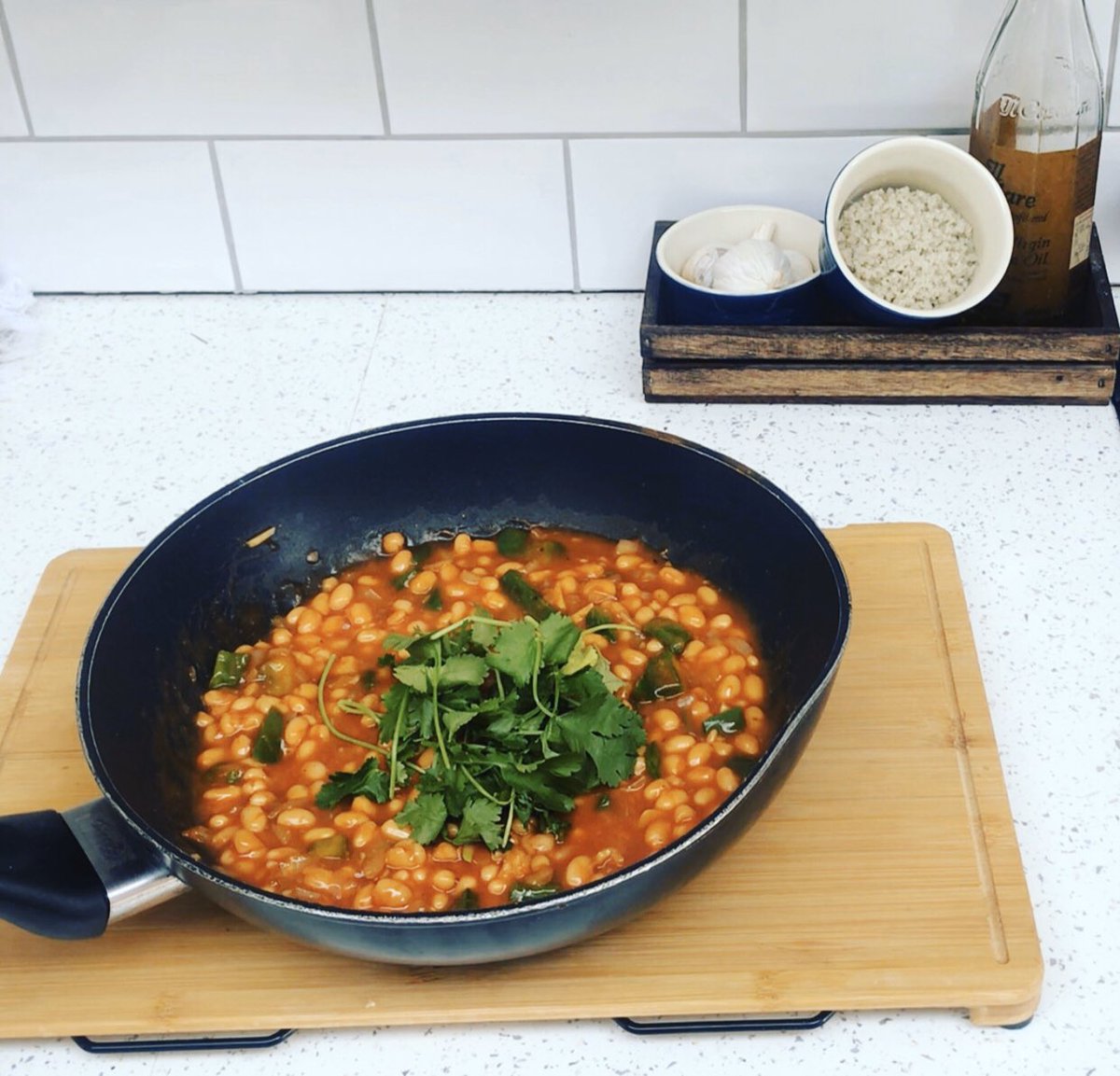 Happy Easter! Hope you enjoyed yesterday’s pancake recipe, makes for a lovely Easter brekkie. Keep an eye out for tomorrow’s recipes...Baked Bean Chilli, it’s quick, easy and delicious. Feeds 6-8 and costs less than £2 @FireFitHub #caferechargerecipes #affordablemeals #easymeals