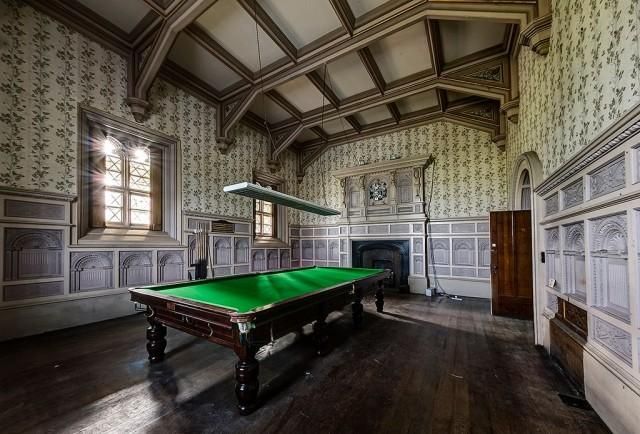 _TheWhirlwind_'s tweet photo. Happy Easter Sunday.
Now this setting is rather special, if not a little unfinished or in need of a little restoration.
Who likes it?
#snooker #rooms #withadifference https://t.co/ErWmQYN2ll