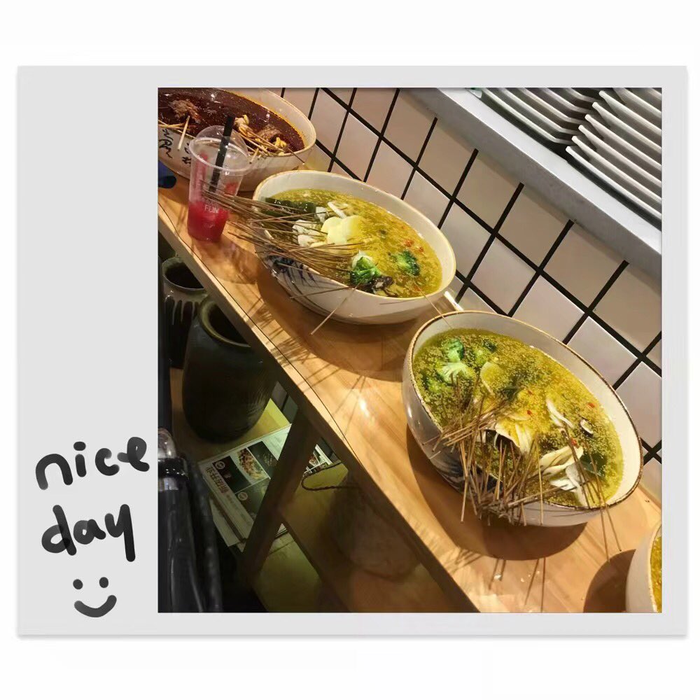 kswl0201's tweet photo. #China Chinese delicious food 🇨🇳🍢🍡🍗🍖🥐 https://t.co/upVLeliVAs