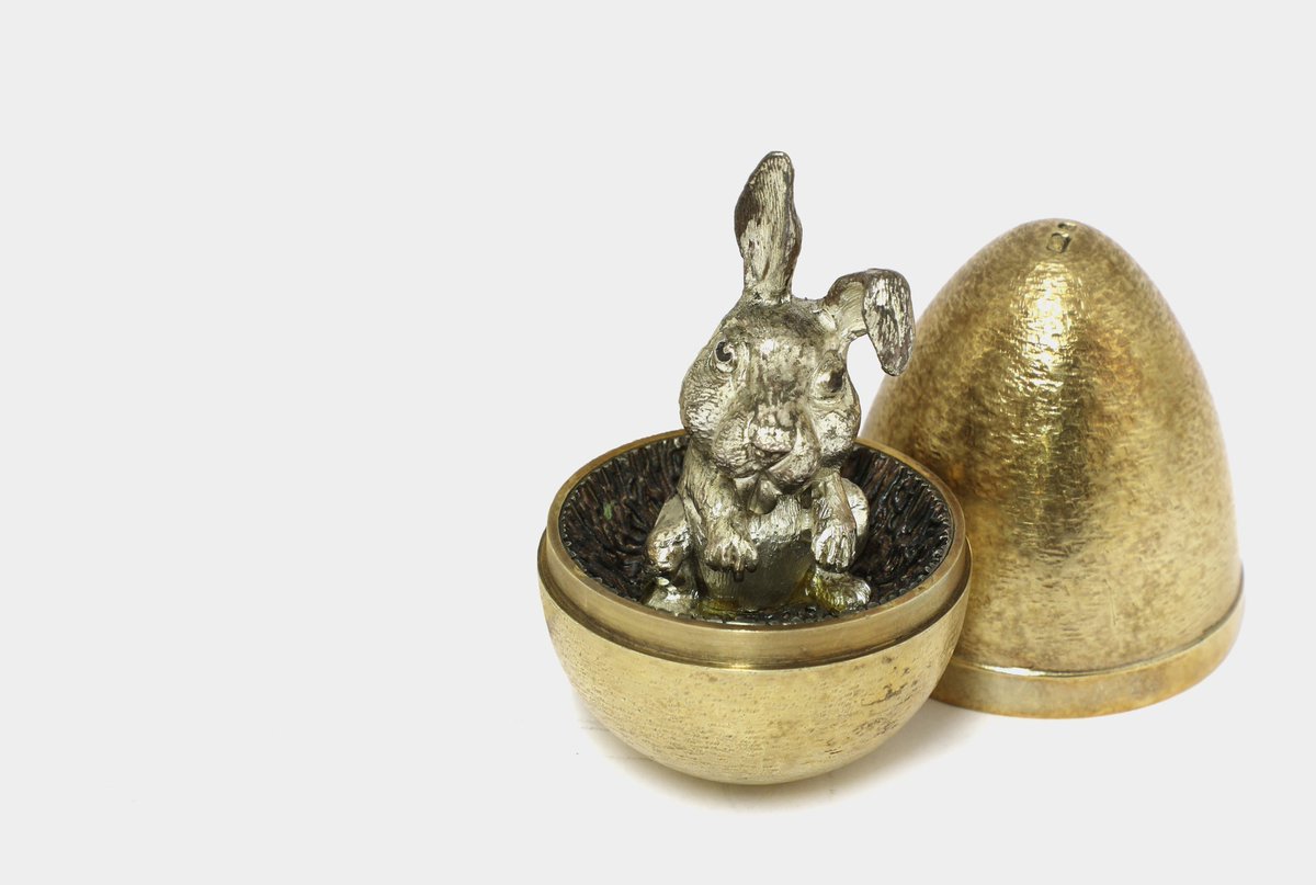 swordersfineart's tweet photo. #HappyEaster
We're celebrating with this novelty silver gilt egg designed by Australian-born silversmith Stuart Devlin.
We remember Devlin and his magical and whimsical works this weekend on the anniversary of his death
#EasterSunday #EasterBunny #StuartDevlin #Easter https://t.co/tbxReWBxv1