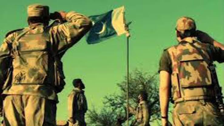 HarissRafiq's tweet photo. Saluting a flag because they know the worth of the flag..
@TeamPatriotism
#VoiceOfPatriotism
#WeSupportPakistanArmy https://t.co/myUok7yszw