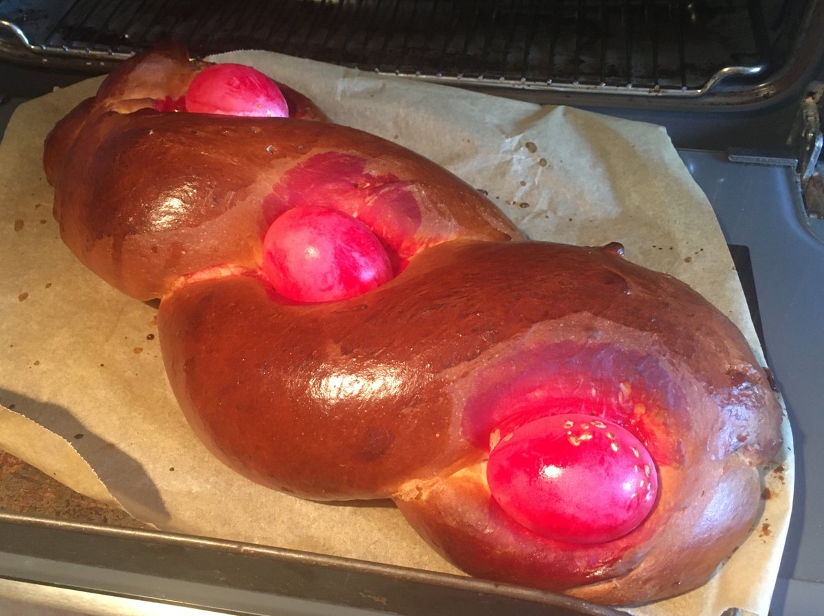 Kali Lampri!  Happy Easter!