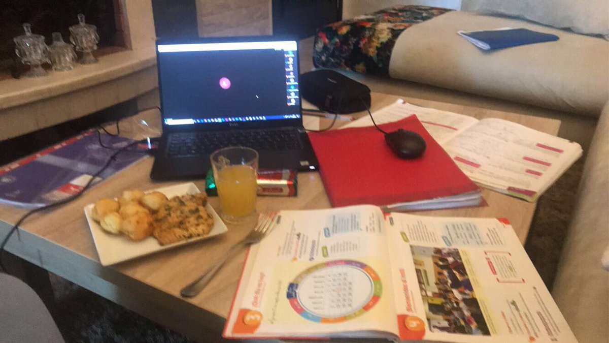 TahaBaidou's tweet photo. @LimitsBrkr i have a epic setup for online class https://t.co/SzJC8KoDCU