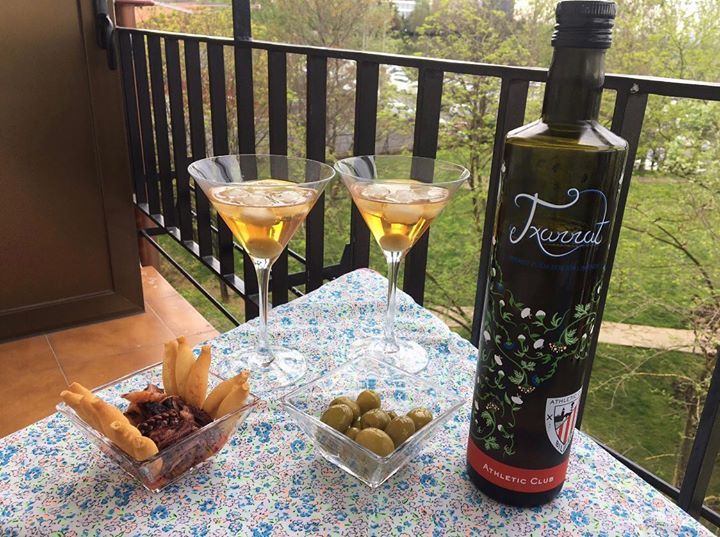 Ummm 😋
¿Qué os parece este aperitivo?

¡Gracias por compartir Ivan Nevado! Eskerrik Asko!

¡Salud y Txurrut!

#txurrut #txurrutvermut #vermouth #sopuerta #bizkaia #enkarterri #vermu #vermut