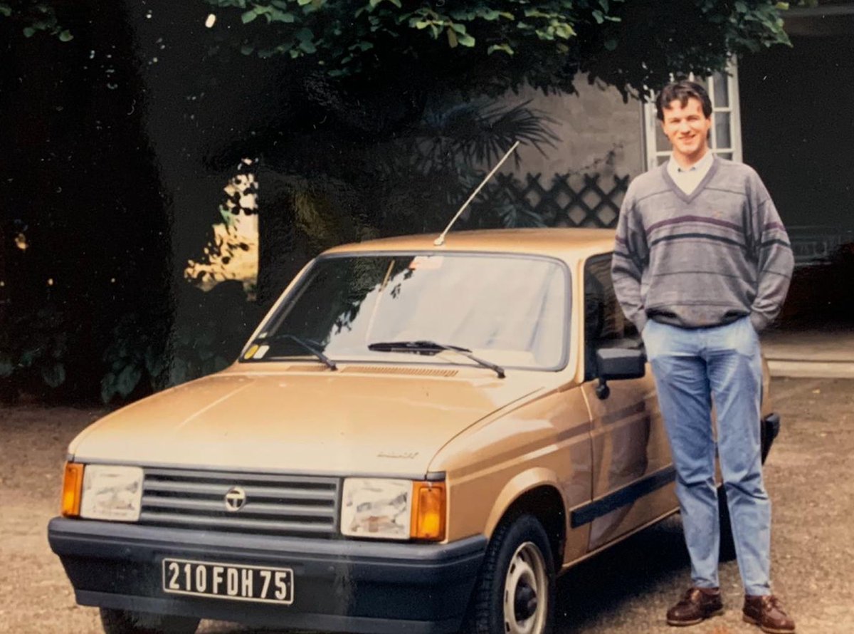 Denis Huille, directeur développement de <a href="/AvPCD/">L’Aventure Peugeot Citroën DS</a>, ne va pas nous parler d’un modèle Citroën du Conservatoire <a href="/CitroenHeritage/">L’Aventure Citroën</a> !
Aujourd’hui il nous raconte une histoire plus personnelle : celle de sa Talbot Samba GL présente dans sa famille depuis 1984 !
👉 bit.ly/caapy-talbotsa…