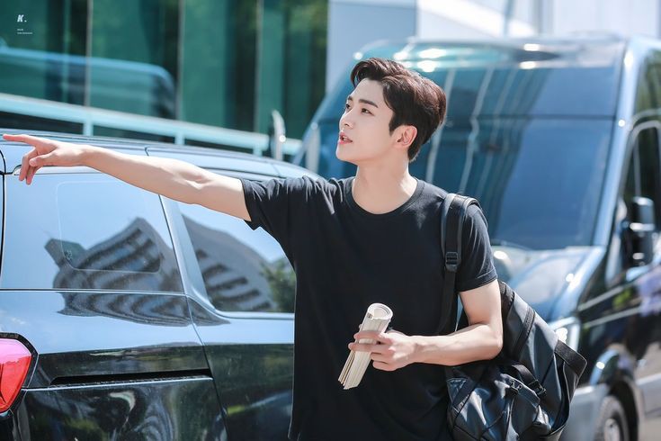 he& #39;s so simple yet why is he so hot? ARGH HIS POWER