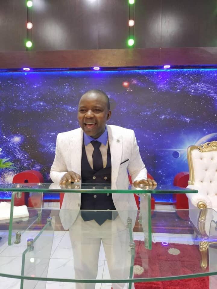 CFICC_NG's tweet image. #RaisedbyChrist
#ProphetSolomon
I declare the Seal of Approval over your life. God will send forth your destiny to shine. The spirit of misfortune is out of your life. I prophesy, salvation is coming to your house and the blessings of God will take over your family in Jesus name.