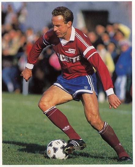 FOTOS HISTORICAS O CHULAS DE FUTBOL - Página 15 EVZntOQWoAUwjOO?format=jpg&name=small