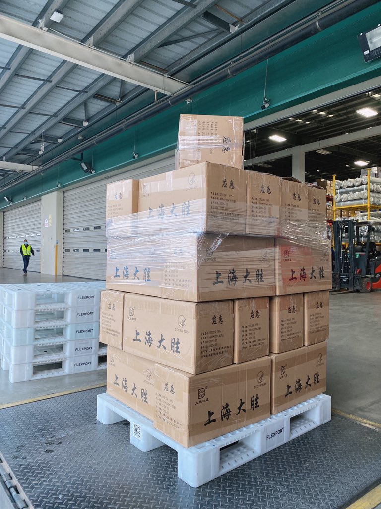 Carol Yin (@carolyujiayin) on Twitter photo Claire from <a href="/operationmasks/">operationmasks</a> with 10,000 of the many hundred thousands of masks they are helping to procure for the US 🇺🇸
Warms my heart to see people from both China & the US working together to help save lives. Claire from <a href="/operationmasks/">operationmasks</a> with 10,000 of the many hundred thousands of masks they are helping to procure for the US 🇺🇸
Warms my heart to see people from both China & the US working together to help save lives.