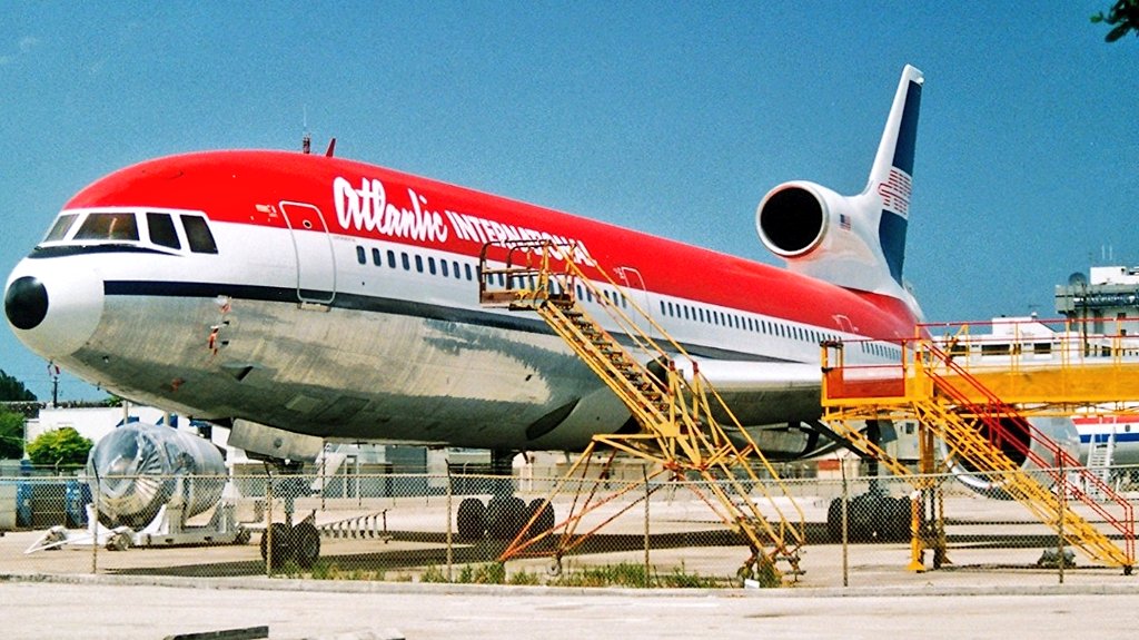 NextTripPodcast's tweet photo. Pop quiz time. Name the movie and previous real airline for these iconic #airliners in order: 1- #Columbia, 2 - #TransAmerican, 3 - #Oceanic, 4 - #AtlanticInternational. #avgeek @AusterityAirli1 @tri_jet @DC10sForever Pic credits Gary Leff #2 Eric Johnston #4. https://t.co/X7D14zk9PD