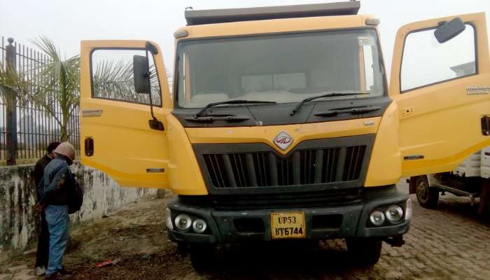 HeavyEqn's tweet photo. Mahindra Balzo 10 wheel dumper 
For Details cilck on link -  https://t.co/kQIJNGBFc3 https://t.co/iWaci40CLn