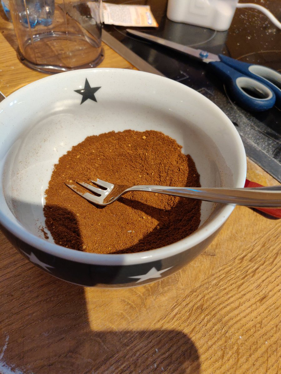 Mixed spice made! Probably more than I'll ever need. It smells like Christmas. I was sceptical about the coriander but I put it in anyway. Piment ist apparently also 'clove pepper' (literal German translation) so now you know...