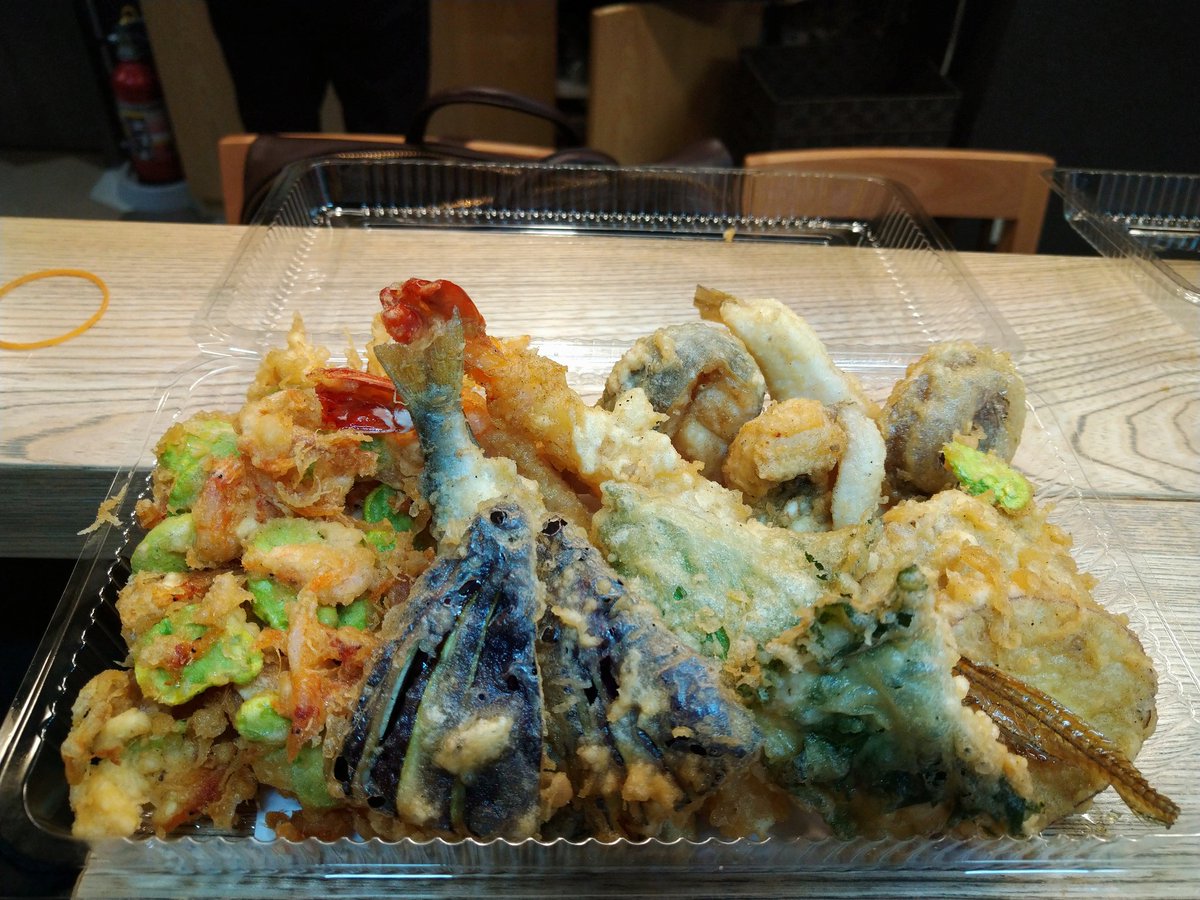 季節料理ふくや お持ち帰り 単品も承ります カレイの唐揚げ 800円 はまち照焼 800円 天ぷら盛合せ 1000円 写真は2人前です 初鰹と新玉ねぎのサラダ 750えん 千駄木 西日暮里 谷根千 ふくや 季節料理ふくや 和食 谷根千テイクアウト