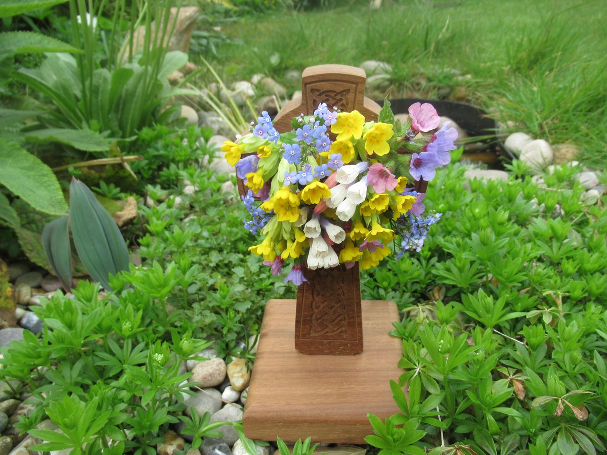 JanHenMe's tweet photo. Happy Easter one and all. Don't give up hope. Christ has risen. #EasterSunday #EasterHope #ChristIsRisen #EasterCross https://t.co/qd4u9CvglN