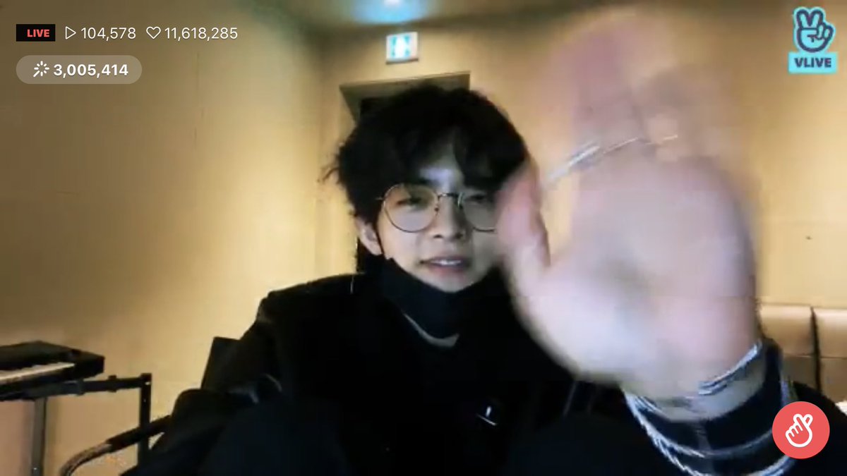 subin pretended to leave but reopened the camera lens..,,, look at how satisfied he looks..... gAwd I WANT TO SQUISH YOU >:((((((