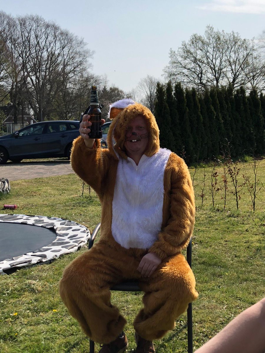 Schoonloo's tweet image. Een leuke ochtend gehad tijdens de ronde door het dorp!! Veel tekeningen zijn ingeleverd voor de paashaas met bijpassende paasgedachte: 
"Alleen Samen, samen gekleurd volgend jaar hopelijk weer samen , met z'n allen..."
Vrolijk pasen voor iedereen!! 
Paashaas bedankt en Proost !