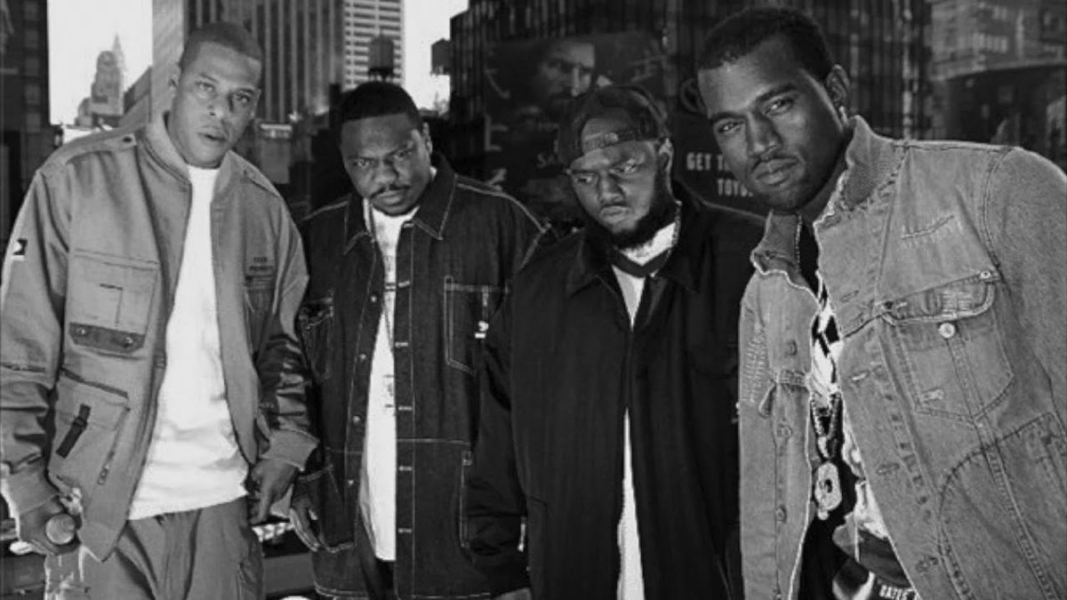 Début 2000 : Kanye West est à un dîner à Manhattan, quand il sent que des personnes veulent voler sa chaîne Roc-A-Fella. Il appelle le rappeur Beanie Sigel à l'aide, qui se rend sur les lieux et empêche le braquage.