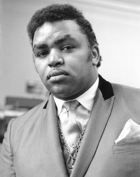 Solomon Burke a un jour joué devant des membres du KKK, les spectateurs du concert pensant avant de venir qu’il était un artiste Blanc. En plus d’être un grand artiste de Soul, il était aussi pasteur, gérant de restaurants, d’une entreprise de pompes funèbres et d’une pharmacie.