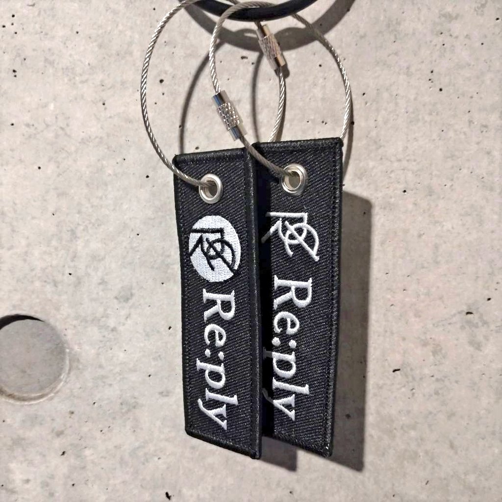 Reply_STAFF's tweet image. 【NEW GOODS】
「Re:ply LAST ONEMAN LIVE」で販売予定だった最後のグッズを通販にて販売します！

□4/17(金)20:00〜BOOTHにて販売開始
reply.booth.pm
《特典》2000円以上お買い上げの方に、チェキ+ラバーバンドをランダムでプレゼント！※無くなり次第終了

■Re:ply MINI TAG　¥1,000