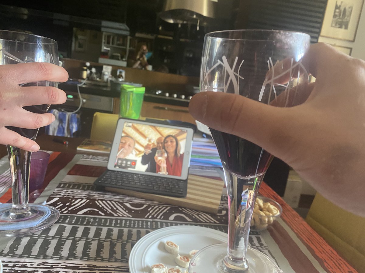 Brindisi virtuali in famiglia!
Buona Pasqua a tutti!!!