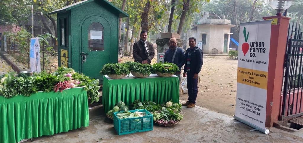 The  @naandi_india foundation led by  @manoj_naandi have built a proof-of-concept. The self contained (all inputs, labour, seeds, machines & tools) fully organic  #UrbanFarmsCo has been supplying 25 varieties of fresh vegetableeven in these trying times. (2/5