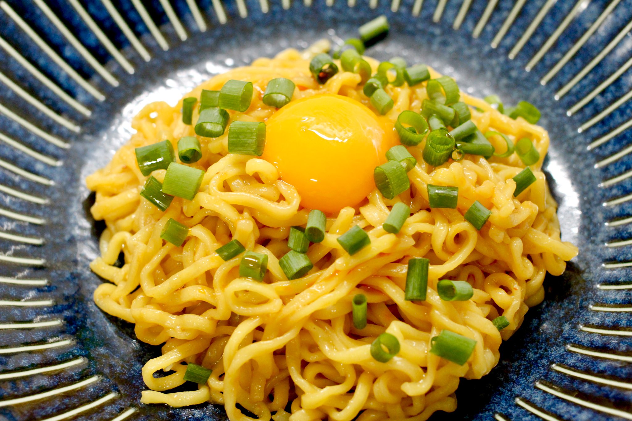ぼく いらすと料理 マルちゃん正麺 を汁なし 油めんにすると こってり鬼うま 即出来 味噌あぶらぁめん ボウルに材料を入れる マルちゃん正麺味噌 たれ半分 にんにくチューブ 小1 ごま油 大半分 麺を表記通りに茹で 湯切り 麺 ぼく いらすと料理 マルちゃん正麺 を汁なし 油めんにすると こってり鬼うま 即出来 味噌あぶらぁめん ボウルに材料を入れる マルちゃん正麺味噌 たれ半分 にんにくチューブ 小1 ごま油 大半分 麺を表記通りに茹で 湯切り 麺