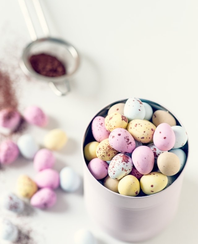 Sweets for all today!⁠ 🍭🍦🍡🍬🐰🐣🍭🍬🍡⁠
And we all deserve a little sweetness, n’est-ce pas?⁠
⁠
HAPPY EASTER⁠ EVERYONE!
⁠
📸@jasmine_waheed #elixseri #happyeaster #bunnies #safebunnies #crueltyfree #easter #easterbunny #sustainable⁠
#cleanbeauty #skincare #serums ⁠
⁠
