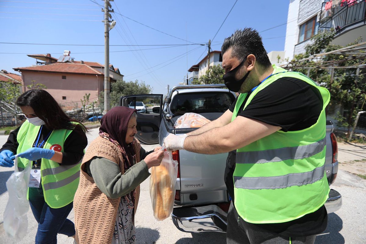 osmanzolan's tweet photo. Vefa Sosyal Destek Grubu Büyükşehir Belediyesi olarak iyi günde/kötü günde hemşehrilerimizin yanında olmaya devam ediyoruz... https://t.co/Pu52uyd5rw